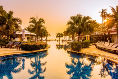 Günbatımı kez Resort'ta yüzme havuzu
