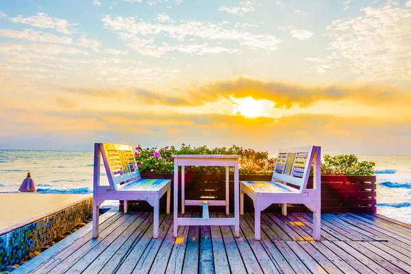 Lege tafel en stoel — Stockfoto