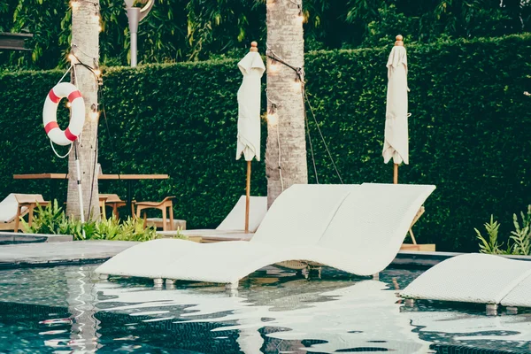 Hermosa silla de piscina —  Fotos de Stock
