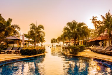 Günbatımı kez Resort'ta yüzme havuzu
