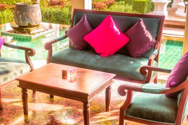 Boş masa ve sandalye