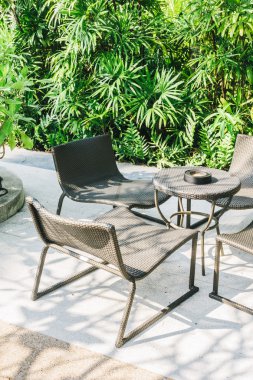 Boş sandalye ile açık veranda