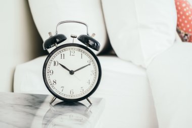 Sabah saat ve alarm