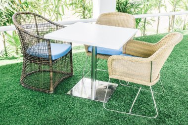 Restoranda boş sandalye ve masa