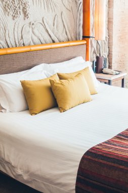Lüks yatak güzel yastıklar