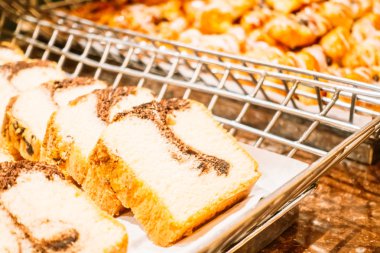 Kahvaltıda ekmek büfesi