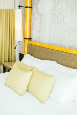 Lüks yatak güzel yastıklar