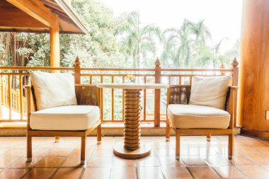 Yastıklar kanepeler dekorasyon