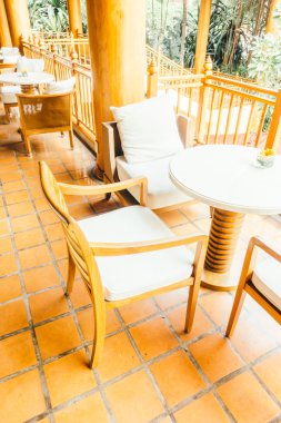 Yastıklar kanepeler dekorasyon