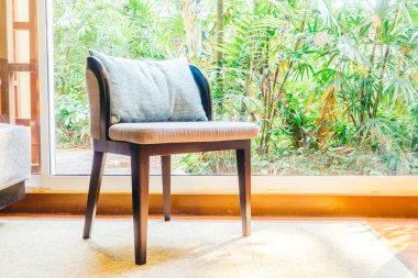 Yastıklar kanepeler dekorasyon