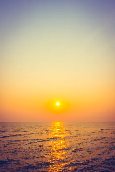 Sonnenuntergang und Meereshintergrund — Stockfoto