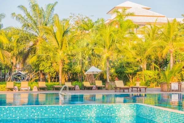 Swimming pool with palm trees and sea — Stock Photo, Image