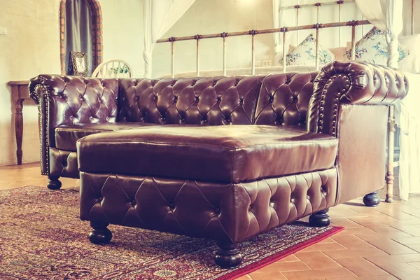 Vintage sofa kulit — Stok Foto