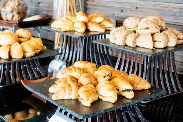 Buffet de catering en el restaurante del hotel — Foto de Stock