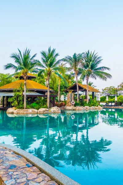 Piscina di lusso paesaggio — Foto Stock