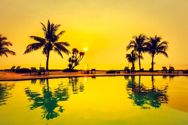 Silhouette coconut palm trees — Stock Photo, Image