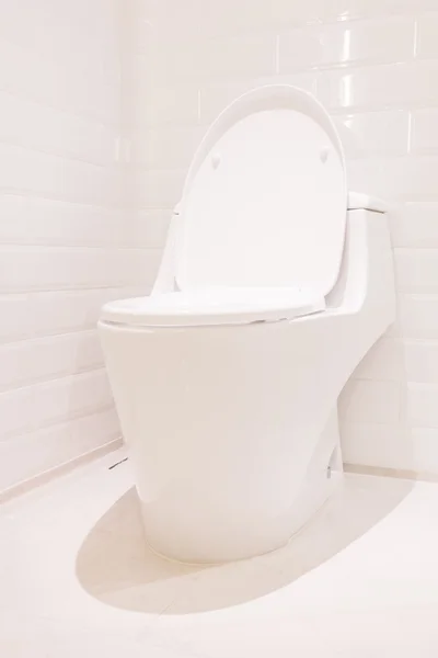 Weißer Toilettensitz — Stockfoto