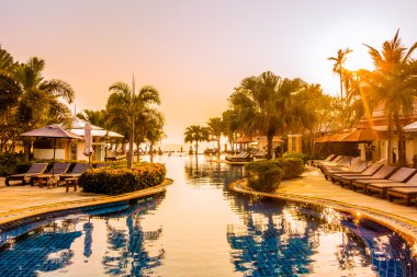 Günbatımı kez Resort'ta yüzme havuzu