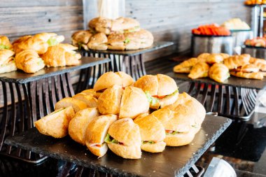 Otel restoranında açık büfe