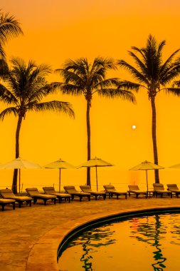 Otel tatil köyünde güzel bir yüzme havuzu