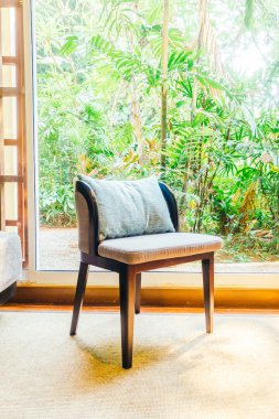 Yastıklar kanepeler dekorasyon