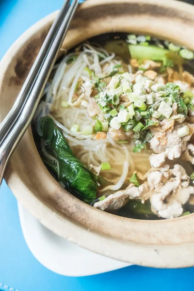 Tay erişte çorbası