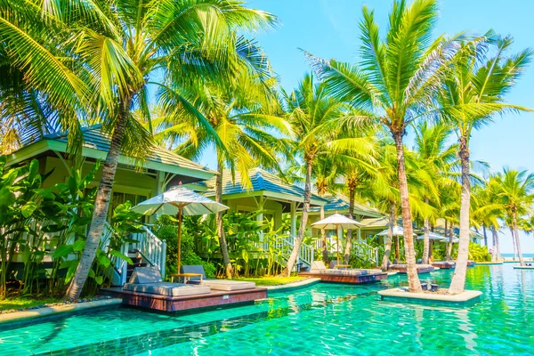 Hermosa piscina de lujo — Foto de Stock