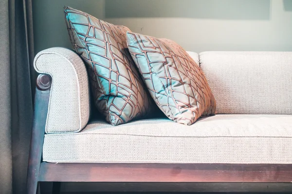 Güzel lüks yastıklar Divan