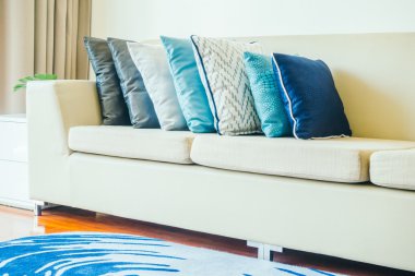 Güzel lüks yastıklar Divan