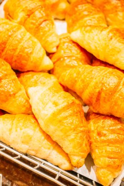 Kahvaltıda ekmek büfesi