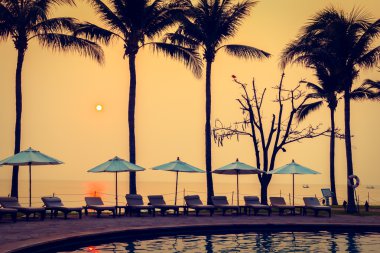 Otel tatil köyünde güzel bir yüzme havuzu