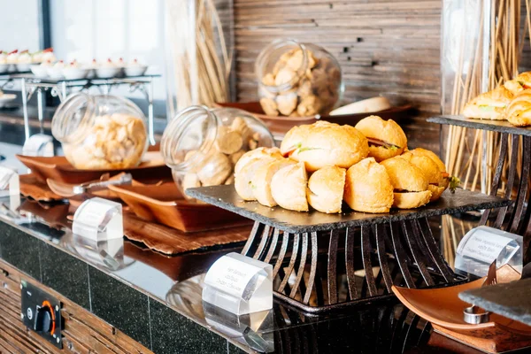 Otel restoranında açık büfe