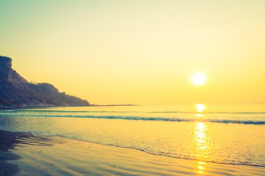 Sahilde güzel gündoğumu