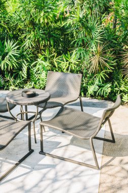 Boş sandalye ile açık veranda