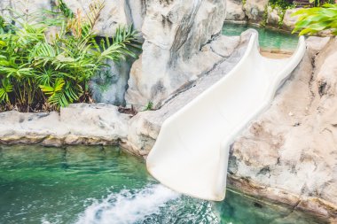 Yüzme Havuzu etrafında kaydırma