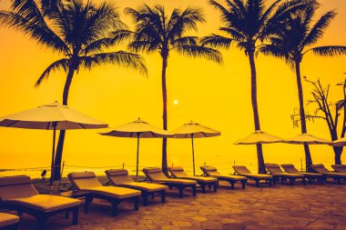 Otel tatil köyünde güzel bir yüzme havuzu