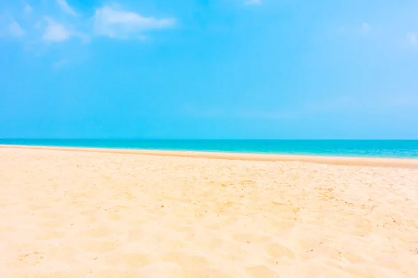 Bela areia vazia na praia — Fotografia de Stock