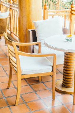 Yastıklar kanepeler dekorasyon