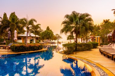 Günbatımı kez Resort'ta yüzme havuzu