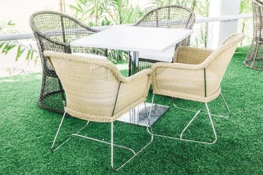 Restoranda boş sandalye ve masa