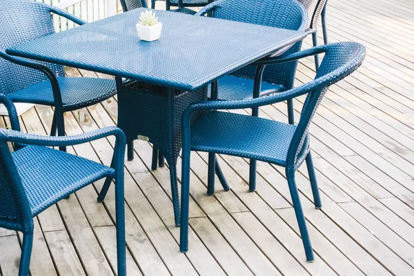 空のテーブルと椅子 — ストック写真