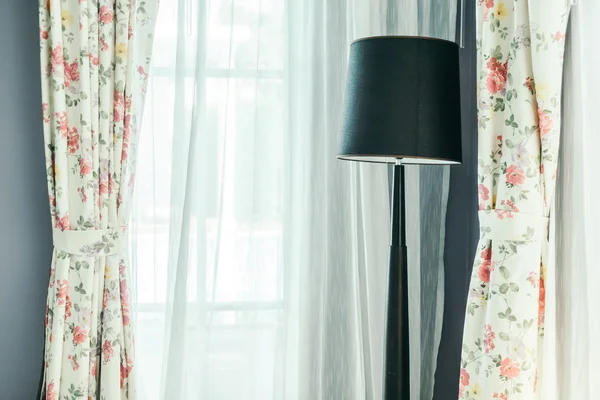 Оздоблення лампи у вітальні — стокове фото