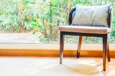 Yastıklar kanepeler dekorasyon