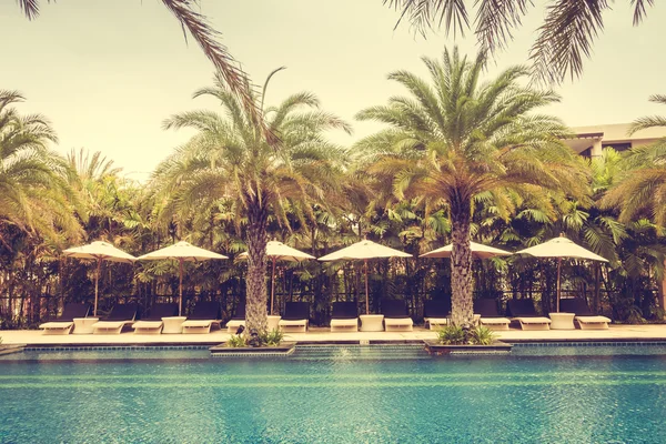 Beautiful luxury vintage swimming pool — Stock Photo, Image