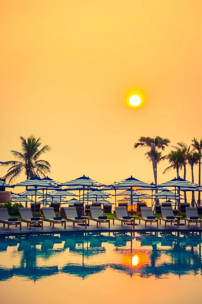 Bella piscina all'aperto di lusso — Foto Stock