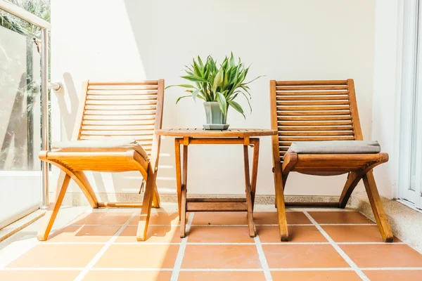 Plant van de vaas op tafel — Stockfoto