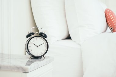 Sabah saat ve alarm