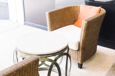 Boş masa ve sandalye