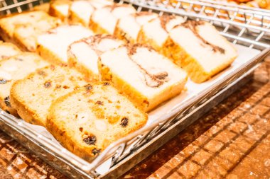 Kahvaltıda ekmek büfesi