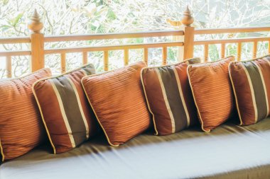 Kanepe ve sandalye dekorasyon yastık